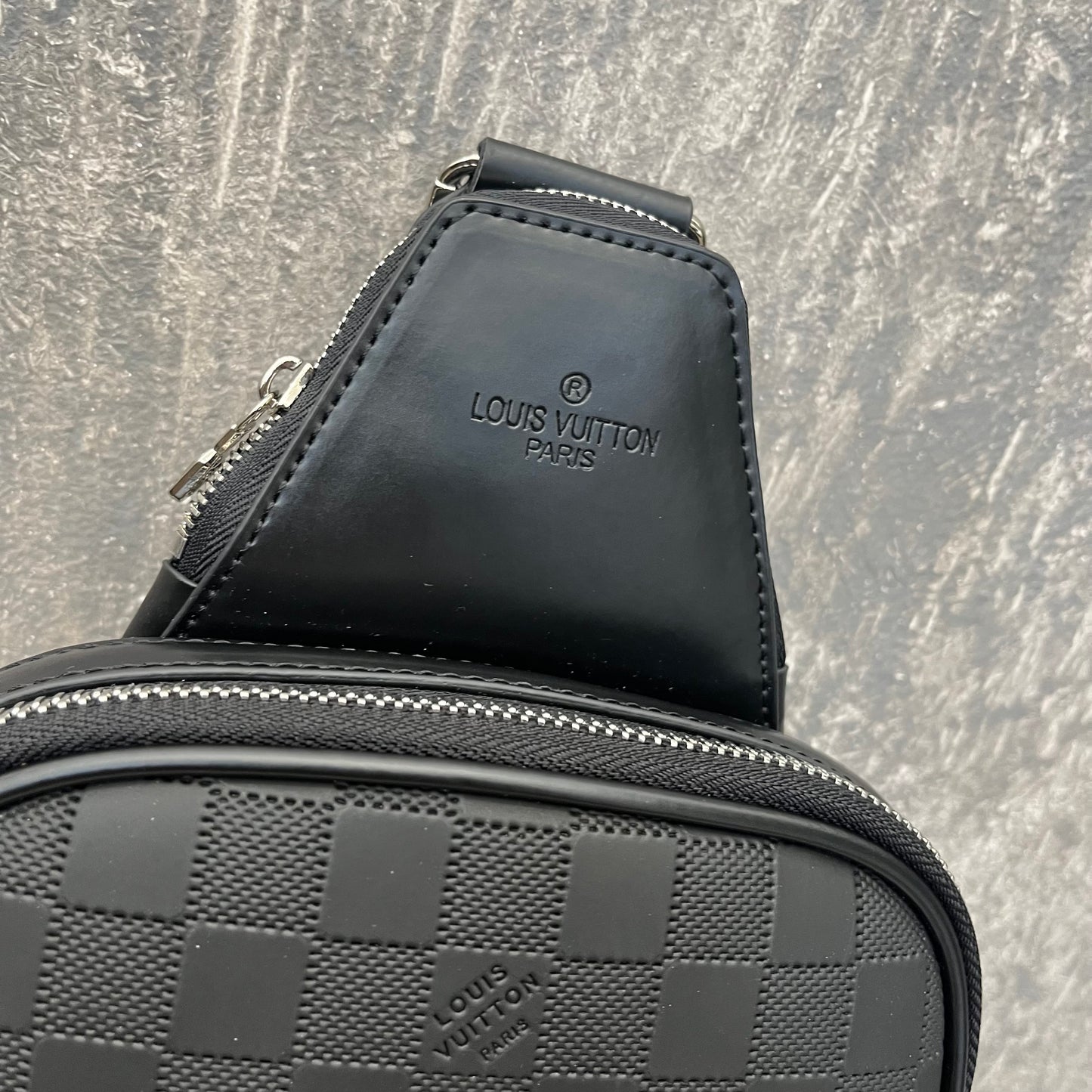 LV Avenue Slingbag NM Black Damier