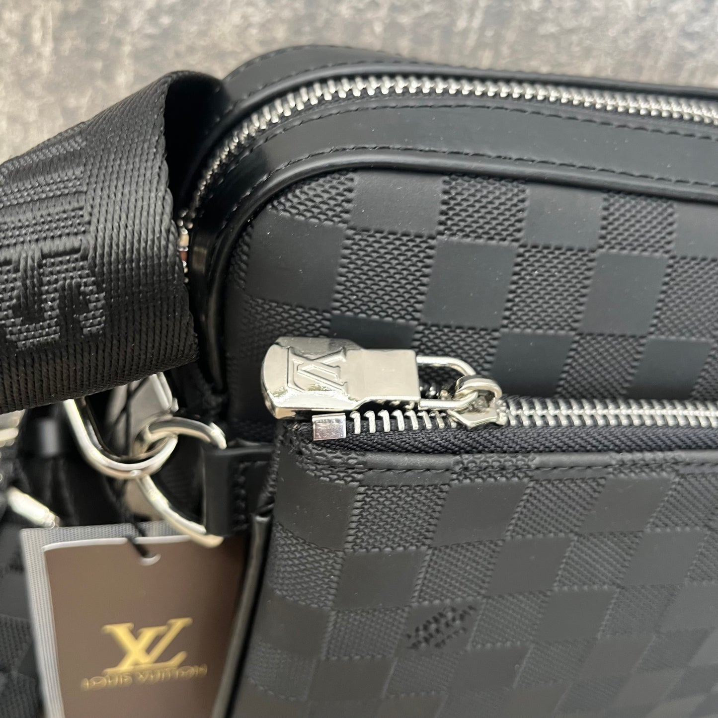 LV Trio Messenger Black Damier