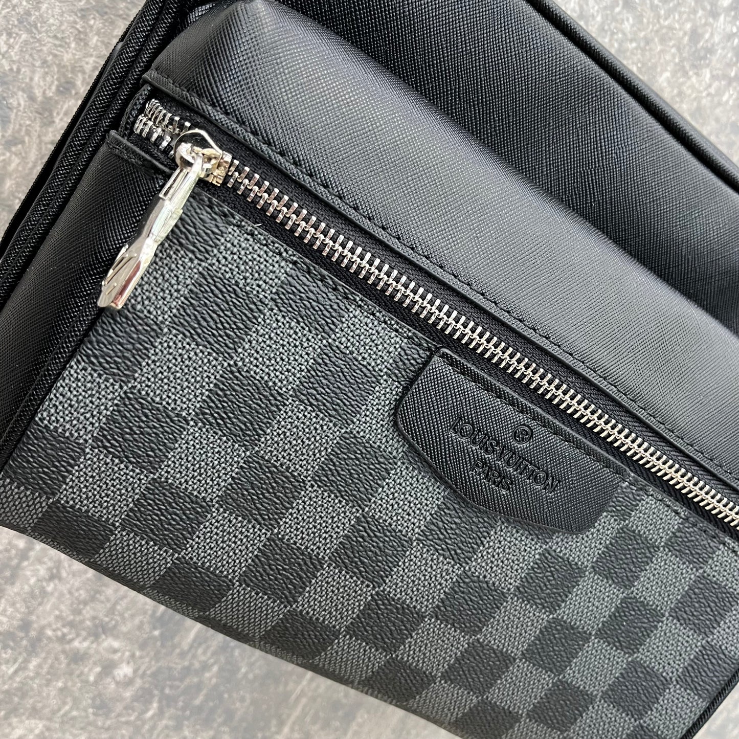 LV Outdoor Messenger Damier