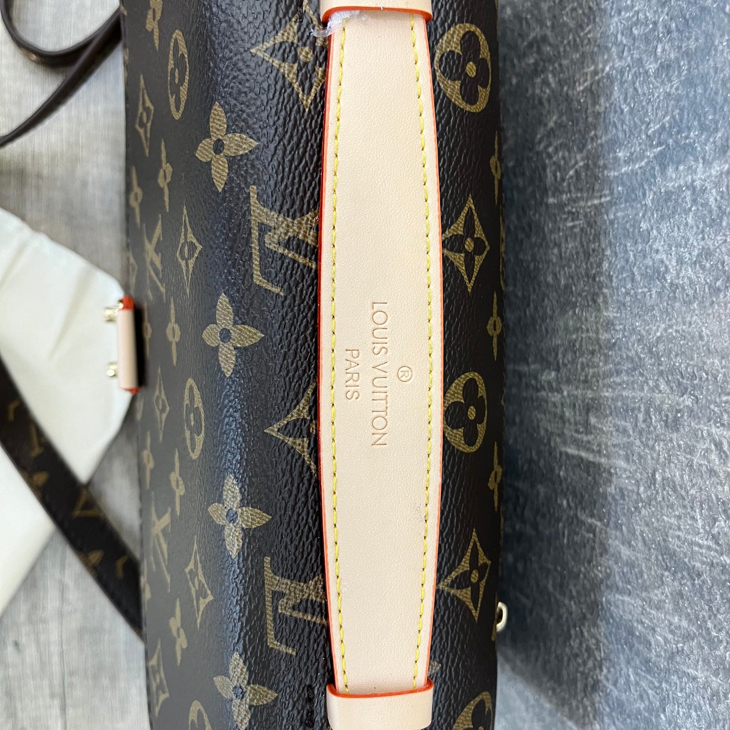 LV Pochette Metis