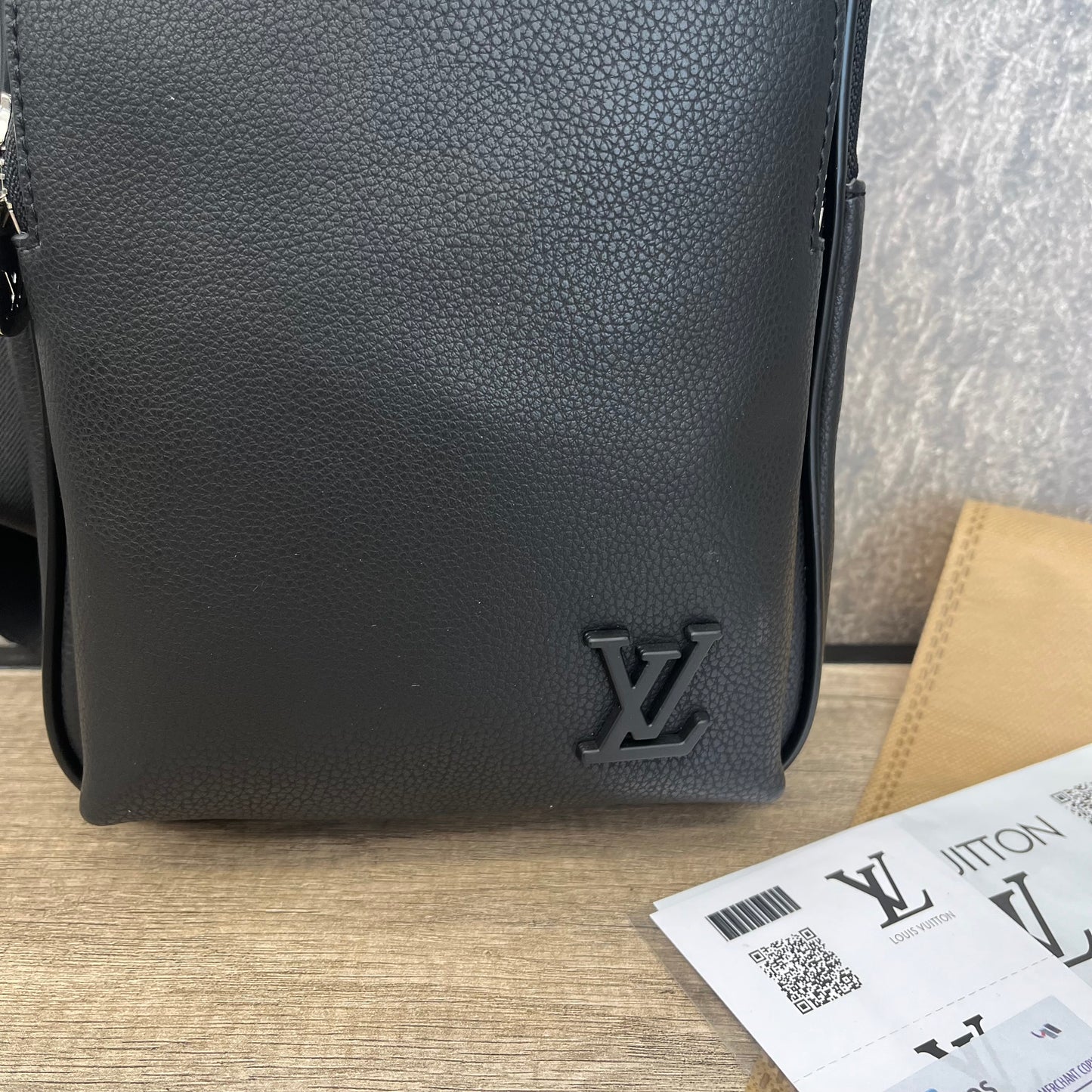 LV Avenue Slingbag NM Black