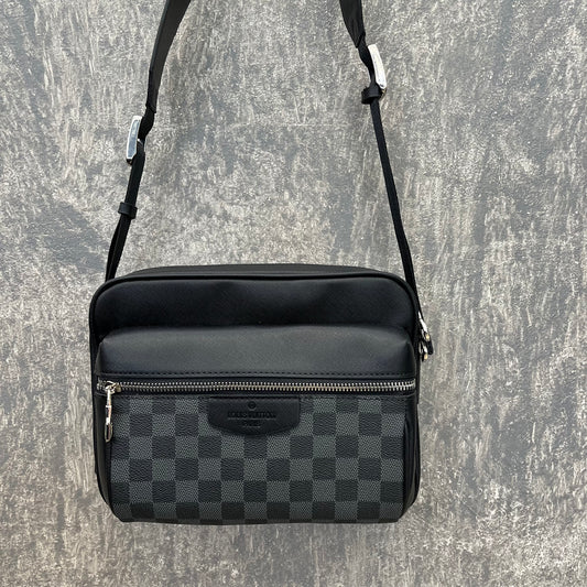 LV Outdoor Messenger Damier
