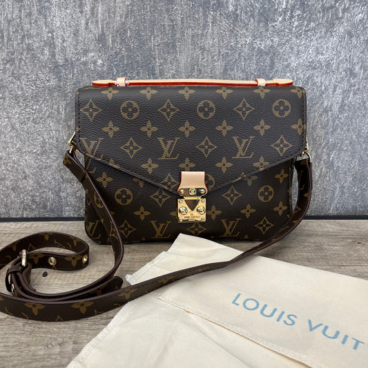 LV Pochette Metis
